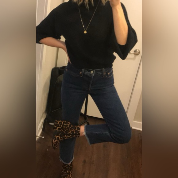 Levi’s Wedgie Straight True Blue High-Rise Cropped Jean - Picture 5 of 7